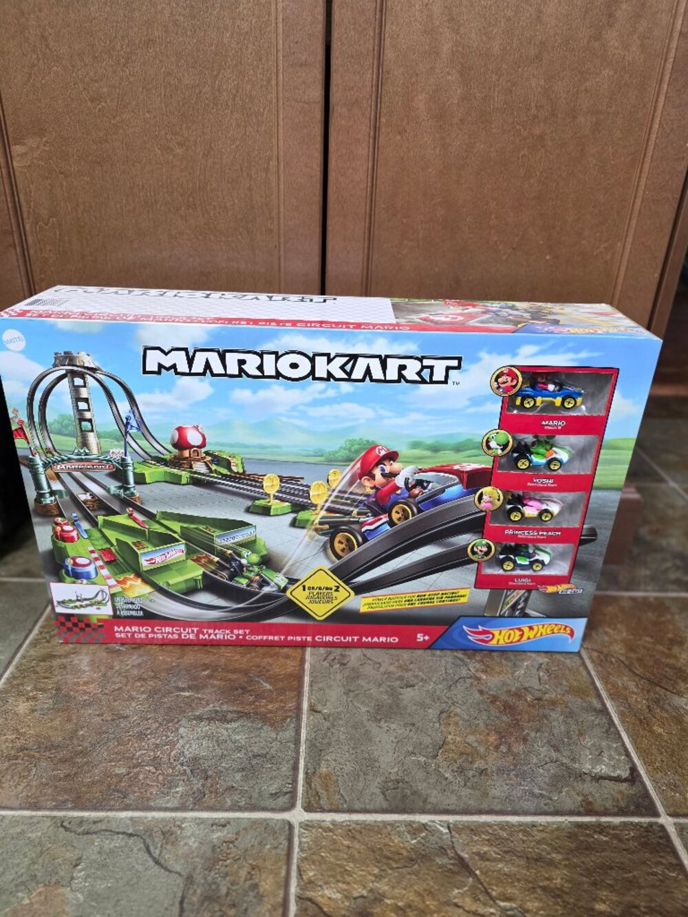 NIB Hot Wheels Mario Kart Circuit Track Set (EXCLUSIVE 4-Car Bundle)
